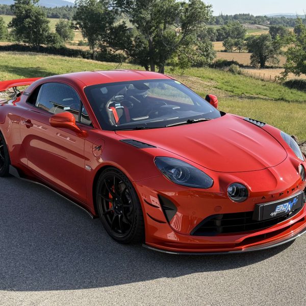 A110S Rajouts Race et bas de caisse Race / aileron EVO / lame EVO / écopes d’ailes en carbone et lunette arrière en carbone par BDA RACING